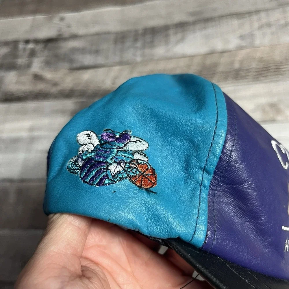 Charlotte Hornets SnapBack One Size Leather Vintage 90s NBA  Basketball